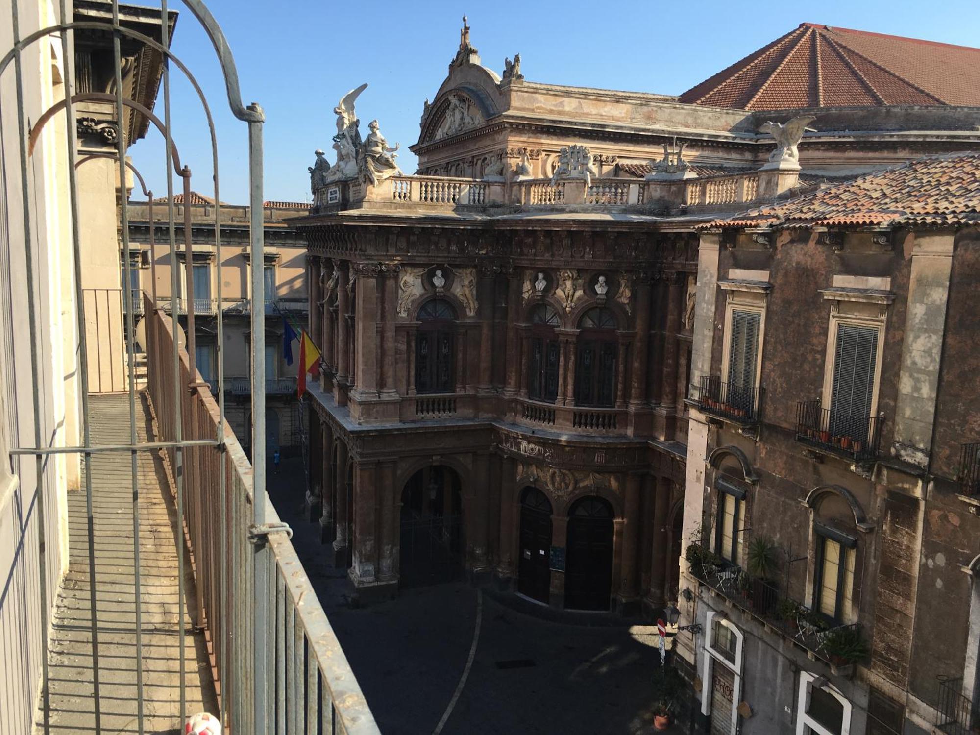 Апартаменты Wonderful Teatro Massimo Bellini Катания Экстерьер фото